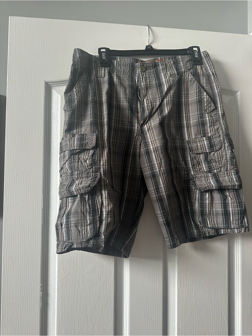 Lee Men's Plaid Cargo Shorts - Gray and Black